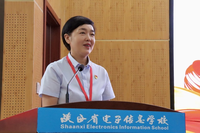 1720085336337240.jpg 校长魏萍作学校工作报告.jpg
