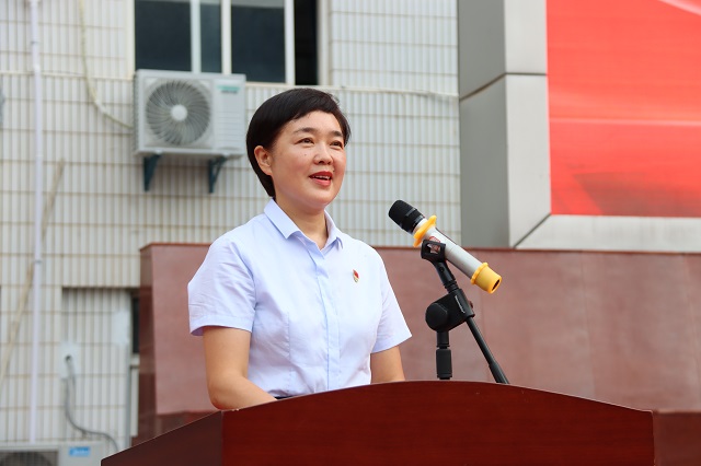 校长魏萍讲话.jpg
