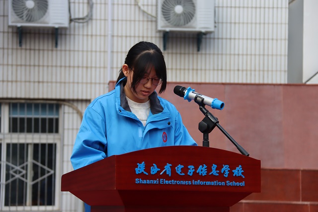 1731543722909232.jpg 女生代表周湘雪发言1.jpg