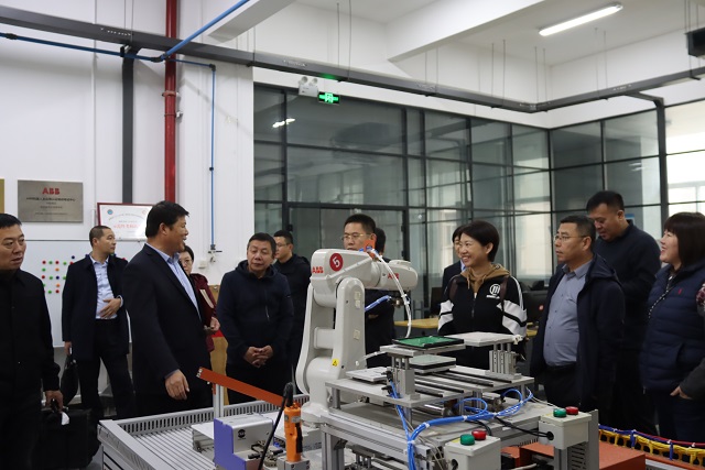 1731634688490476.jpg 研修班参观我校教学实训基地 - 副本.jpg