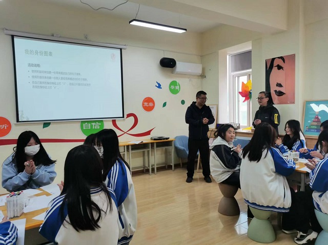1735000387952929.jpg 我校师生组织筹备活动 - 副本.jpg