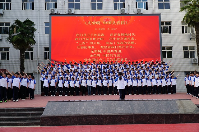 1747271460683992.jpg 新团员齐唱团歌.jpg