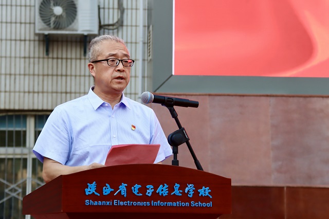 1749798864122915.jpg 张中华副校长宣布仪式礼成.jpg