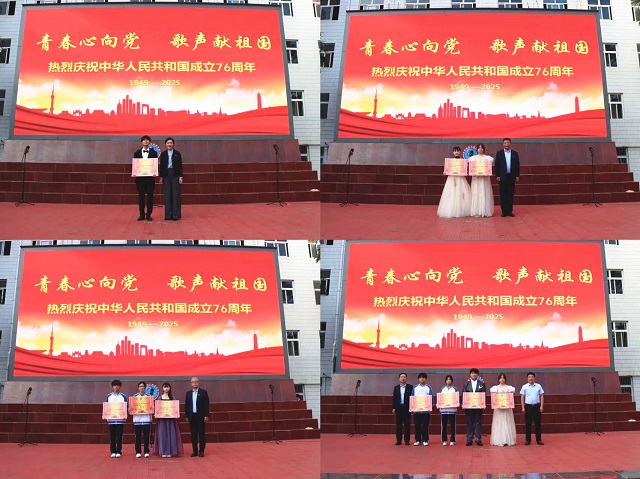 校领导为获奖团队颁奖.jpg