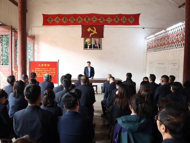 学校党委理论学习中心组召开2026年第一次集体（扩大）学习会.JPG
