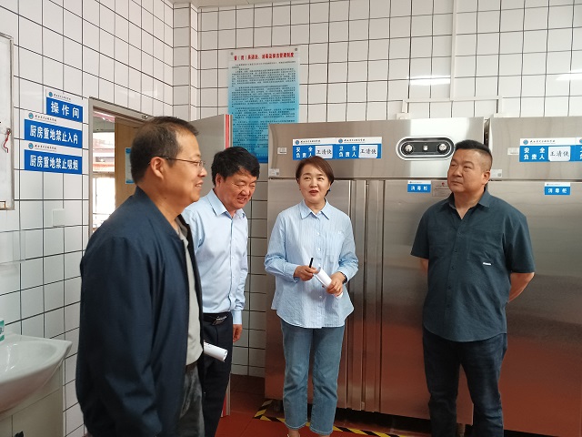 校长魏萍、校长助理杨永宏率校安委会成员开展校园安全大检查.jpg